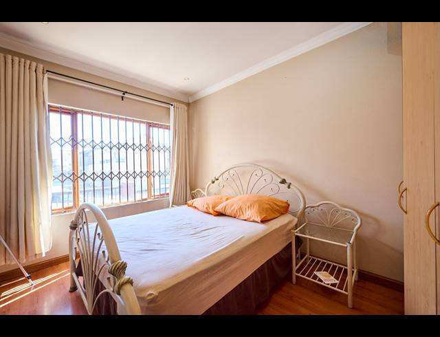 5 BEDROOM CLUSTER FOR SALE IN BARBEQUE DOWNS